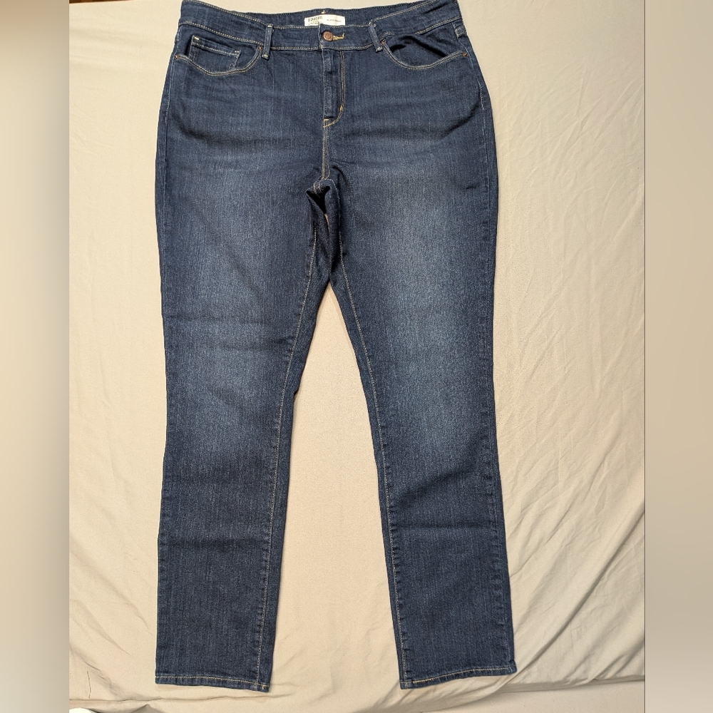 Levi Signature Dark Wash Distressed Mid Rise Straight Women's Jeans 18L